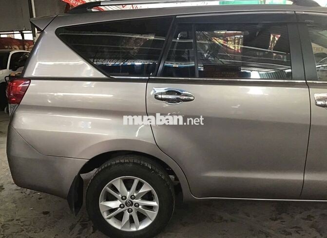 Toyota Innova 2017 8 chỗ màu Nâu