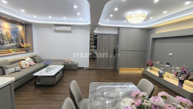 Bán căn hộ 4PN, Tòa Mễ Trì Hạ, 120m2, góc, nhà đẹp- Giá 7,9 tỷ.
