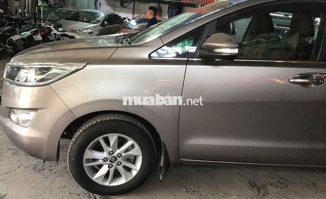 Toyota Innova 2017 8 chỗ màu Nâu