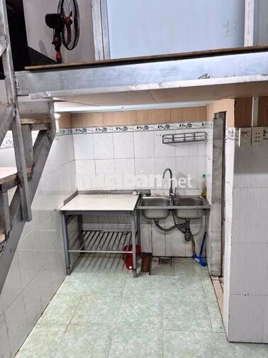 phòng có lối đi riêng. có phòng máy lạnh. yên tĩnh và an ninhh