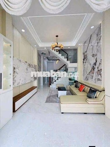 NHÀ RỘNG. SÂN XE HƠI. TRỆT 2 LẦU 4PN 5WC. ĐƯỜNG THÔNG