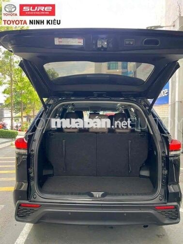 Toyota Innova Cross V 2024 Bản cao cấp Đen
