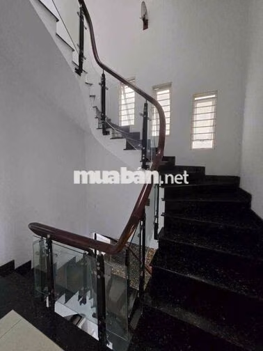 giá 38tr 100m2 cộng hoà tân bình