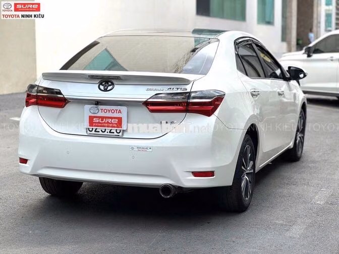Toyota Altis 1.8G 2019 Trắng 74.000 km