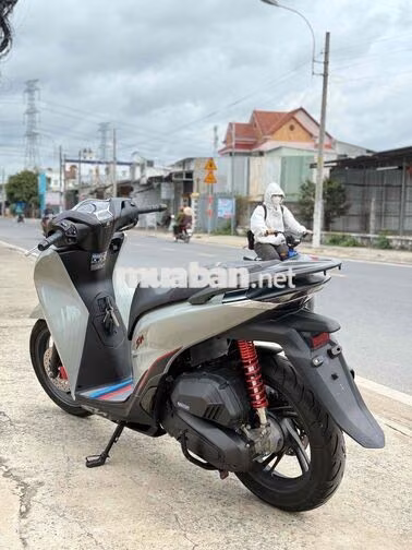 Honda SH 160i ABS 2025 Xám xi măng odo 8.600 km