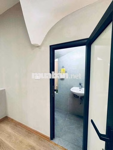 cho thuê mặt sàn 150m làm phòng tập, văn phòng giá tốt