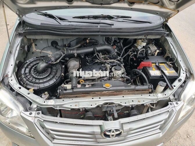 Toyota Innova G 2.0AT 2013 Bạc 120000 km