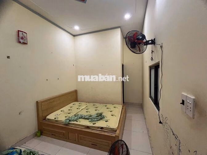 CHO THUÊ NHÀ TRỆT LẦU SÂN XE HƠI FULL NỘI THẤT GẦN VINCOM 550 DĨ AN
