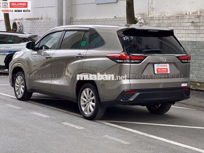 Toyota Innova Cross 2.0V 2025 Đồng ánh kim