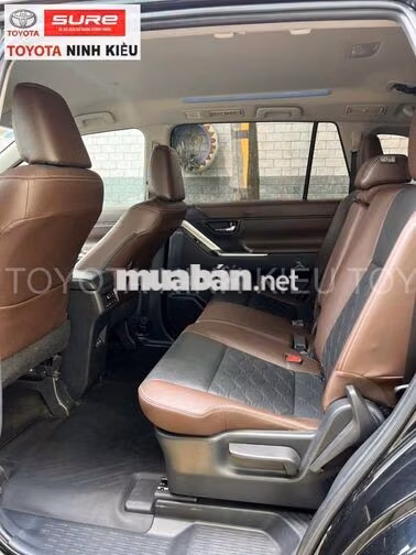 Toyota Innova Cross V 2024 Bản cao cấp Đen