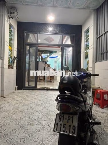 CHO THUÊ NHÀ TRỆT LẦU SÂN XE HƠI FULL NỘI THẤT GẦN VINCOM 550 DĨ AN