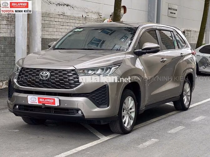 Toyota Innova Cross 2.0V 2025 Đồng ánh kim