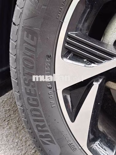 Hyundai Custin 2.0Pre 2023 Đen 7 chỗ