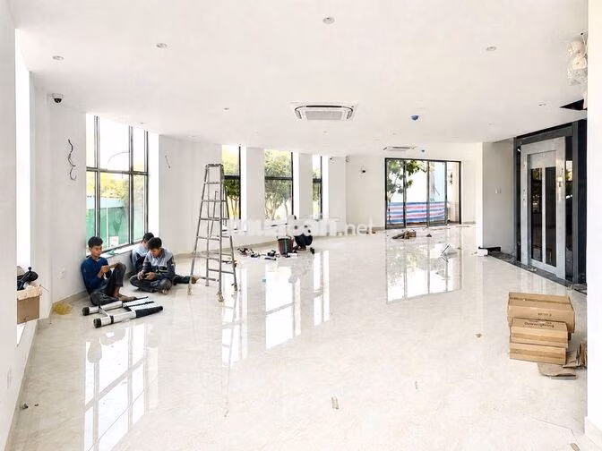 VILLA MỚI XÂY SIÊU ĐẸP - LÔ GÓC 3 MẶT TIỀN - FULL NỘI THẤT 