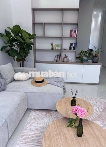 Nhà Mới xây Full nội thất có thang máy 3 tầng đối điện Vạn Phúc City