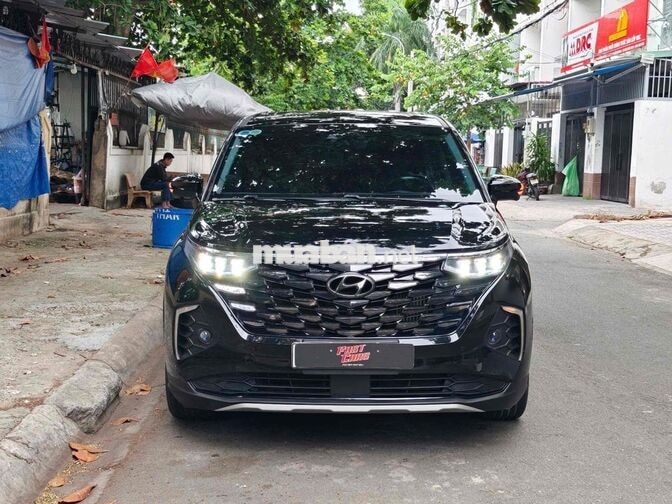 Hyundai Custin 2.0Pre 2023 Đen 7 chỗ