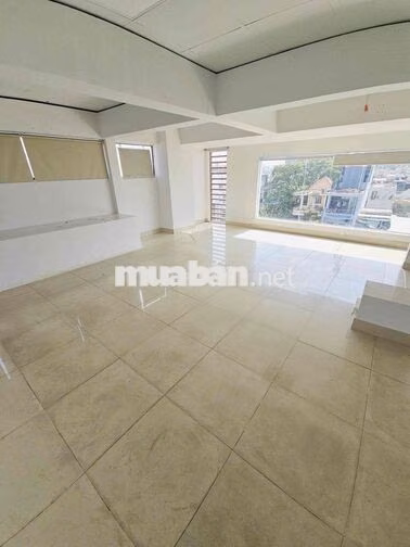 Cho thuê mặt bằng sân thượng, mặt tiền đường ngay Văn Lang