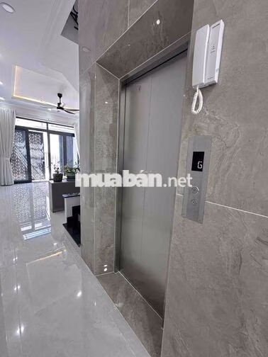 Nhà Mới xây Full nội thất có thang máy 3 tầng đối điện Vạn Phúc City