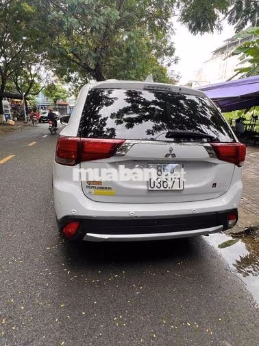 Mitsubishi Outlander 7 chỗ số tự động xăng Trắng