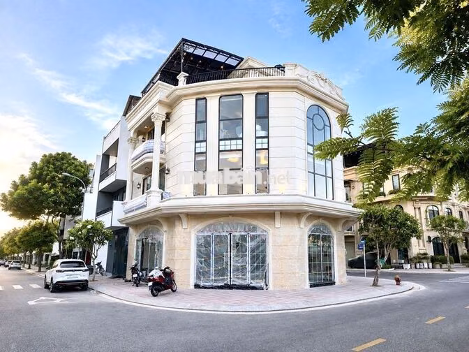 VILLA MỚI XÂY SIÊU ĐẸP - LÔ GÓC 3 MẶT TIỀN - FULL NỘI THẤT 