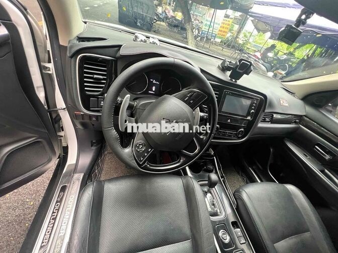 Mitsubishi Outlander 7 chỗ số tự động xăng Trắng