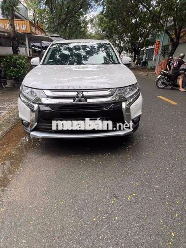 Mitsubishi Outlander 7 chỗ số tự động xăng Trắng