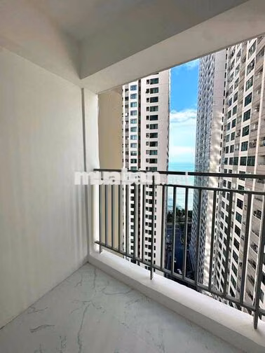 2 Phòng ngủ view trực diện biển Hòn Chồng tầng cao