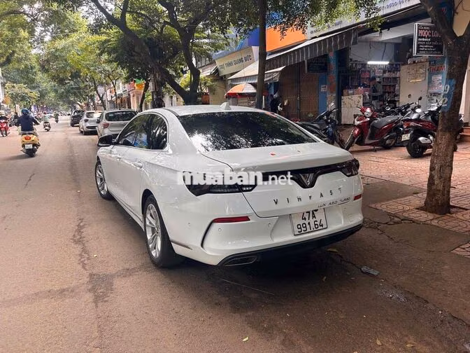 VINFAST Lux A Plus 2022 Trắng 26.000 km