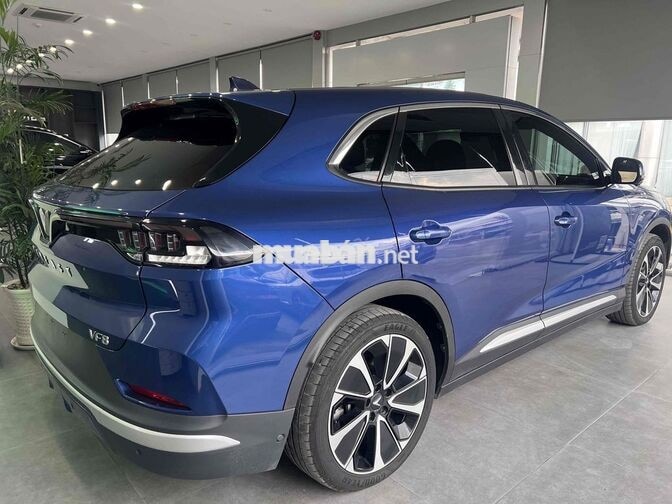 VF8 Plus 2023 xanh nội thất nâu-T8 tặng trước bạ