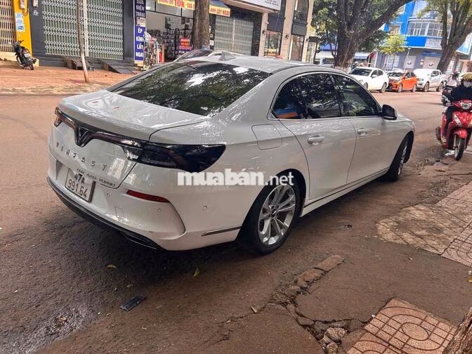 VINFAST Lux A Plus 2022 Trắng 26.000 km