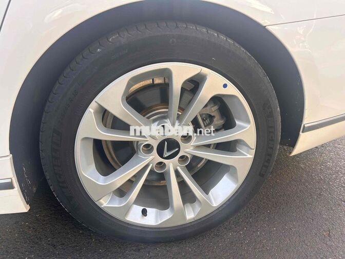 VINFAST Lux A Plus 2022 Trắng 26.000 km