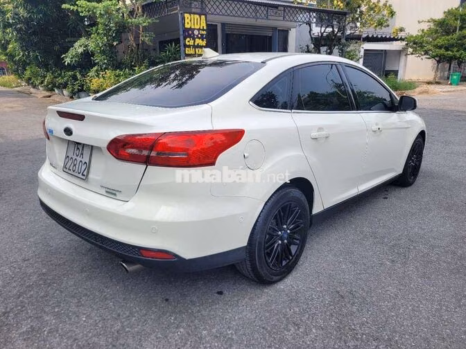 Ford Focus Ecoboost Titanium 2015 Trắng