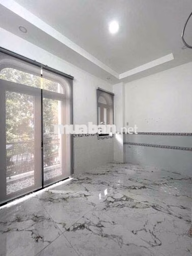Nhà mới 3 lầu 10 phòng full máy lạnh KDC Diệu Hiền