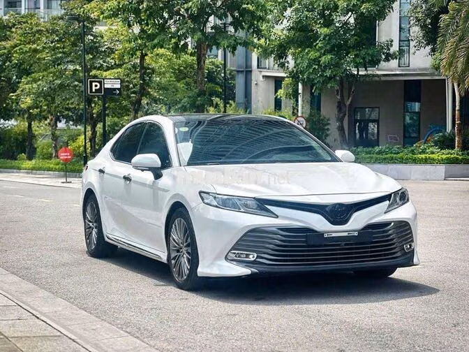 Toyota Camry 2.0G 2021 Trắng 70000 km
