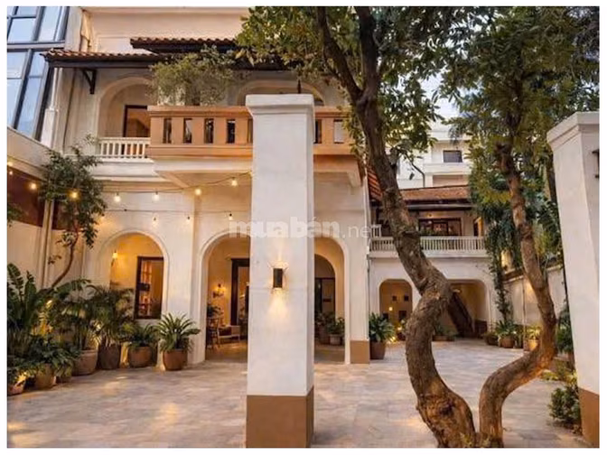 Cho thuê nhà MT Lý Chính Thắng, 2 tầng, 355m², sân vườn,180 tr/th