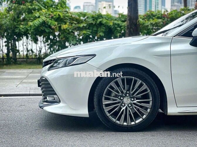 Toyota Camry 2.0G 2021 Trắng 70000 km
