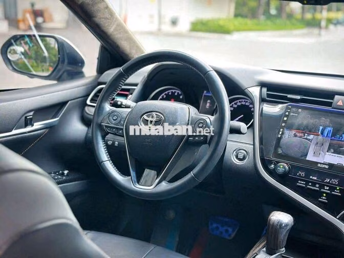 Toyota Camry 2.0G 2021 Trắng 70000 km