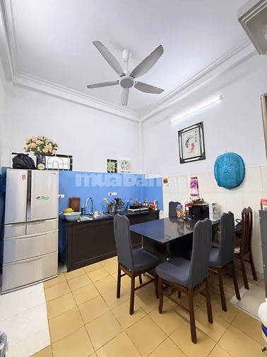 Cần bán nhà phố Giảng Võ, 40m2, khu phân lô, xây chắc chắn, ở ngay