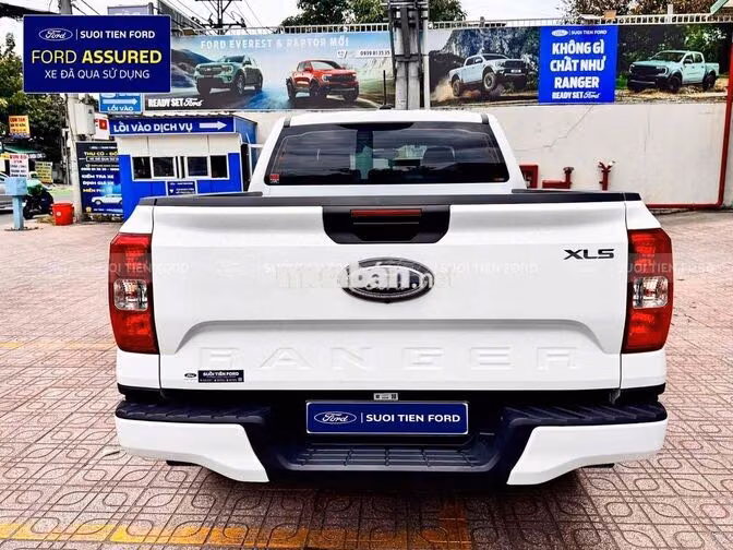 Ford Ranger XLS 4x2 AT 2025 Trắng