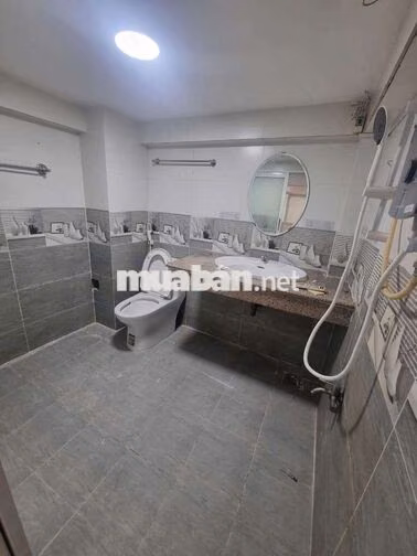NHÀ 3PN, 3WC , 3 TẦNG SD 150M2. Q1