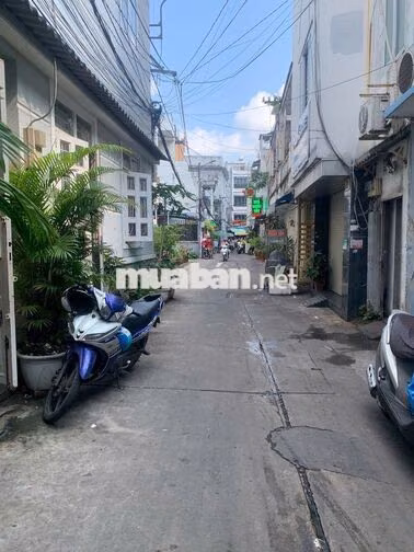 Nhà Nguyên Căn 1 Trệt 1 Lầu 1 PN lớn, có sẵn bếp, Ngay Chợ Bà Chiểu