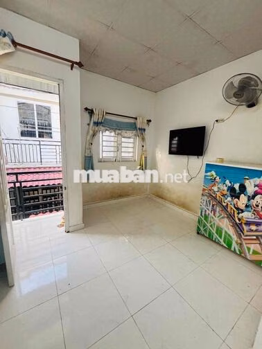 Nhà lầu trệt 30m2 Tc 100% 2pn 2vs gần ngã tư mồi