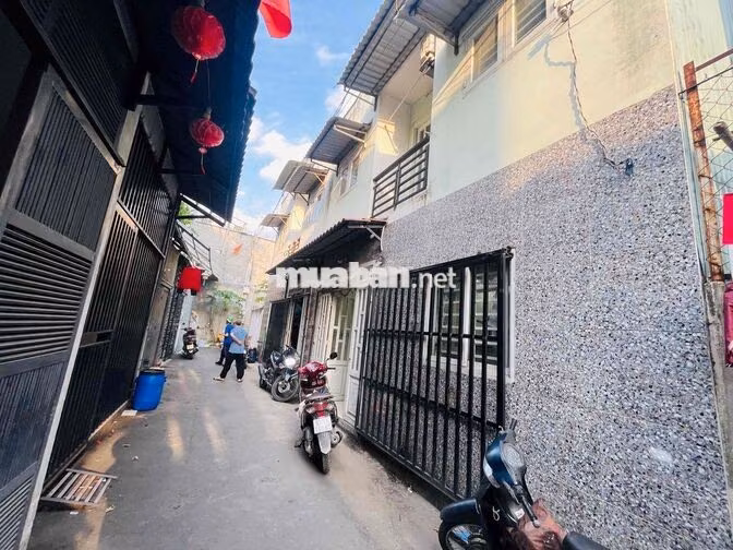 Nhà lầu trệt 30m2 Tc 100% 2pn 2vs gần ngã tư mồi