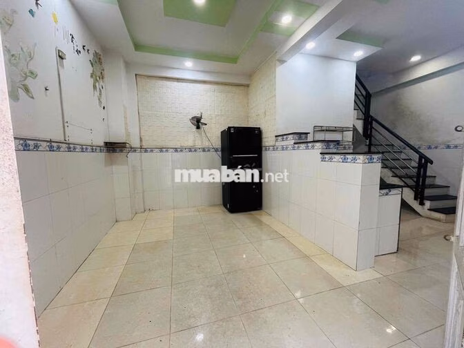 Nhà lầu trệt 30m2 Tc 100% 2pn 2vs gần ngã tư mồi
