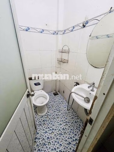 Nhà lầu trệt 30m2 Tc 100% 2pn 2vs gần ngã tư mồi