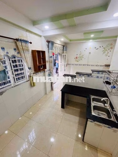 Nhà lầu trệt 30m2 Tc 100% 2pn 2vs gần ngã tư mồi