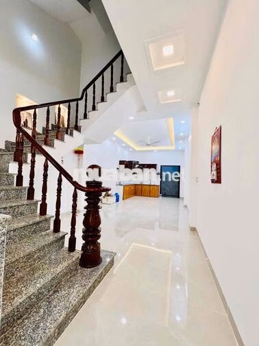 Cho Thuê Nhà Nguyên Căn Mới Sân Rộng Ôtô 1Trệt 2Lầu 4Pn 4Wc Hẻm Tải
