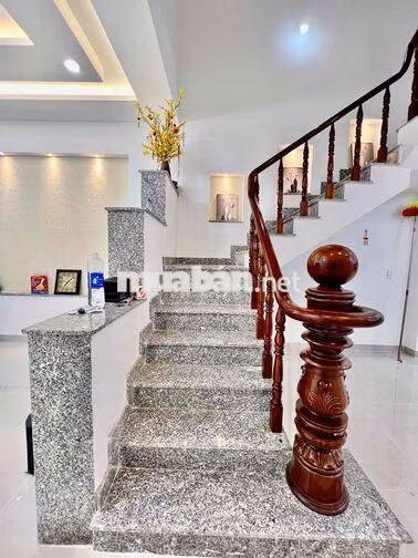 Cho Thuê Nhà Nguyên Căn Mới Sân Rộng Ôtô 1Trệt 2Lầu 4Pn 4Wc Hẻm Tải