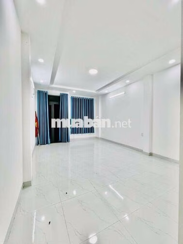 Cho Thuê Nhà Nguyên Căn Mới Sân Rộng Ôtô 1Trệt 2Lầu 4Pn 4Wc Hẻm Tải