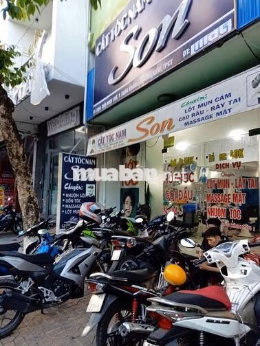 Tuyển thợ nữ phụ tóc tiệm tóc nam